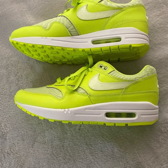 Nike Air Max 1 PRM
Volt Low Topography Shoes, Mens Sz 8 NWOT - Picture 2 of 8